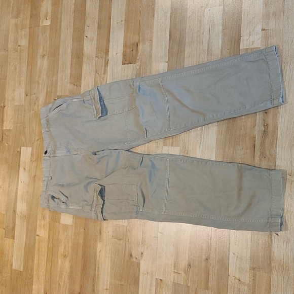 A beige cargo from Amnesia in sizes L for women and M for men - Picture 2 of 5